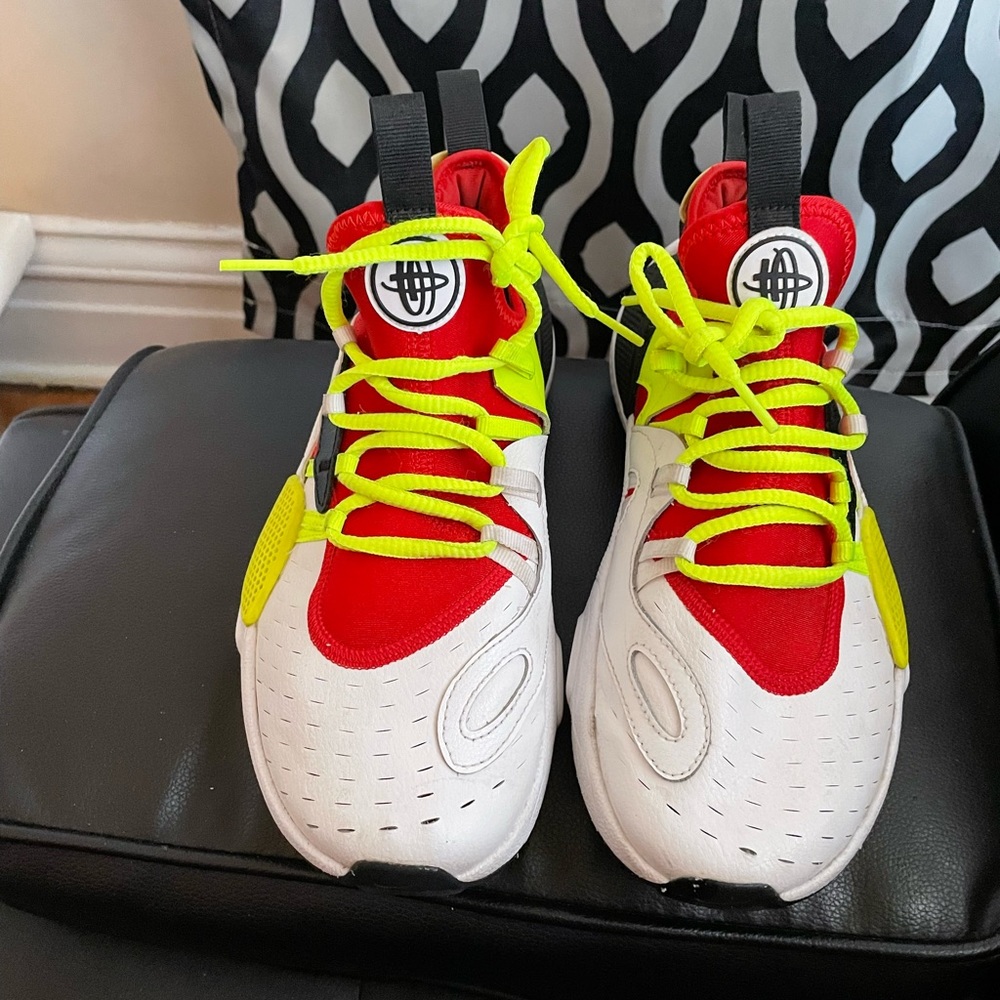 Nike Heirache sneakers (like new)